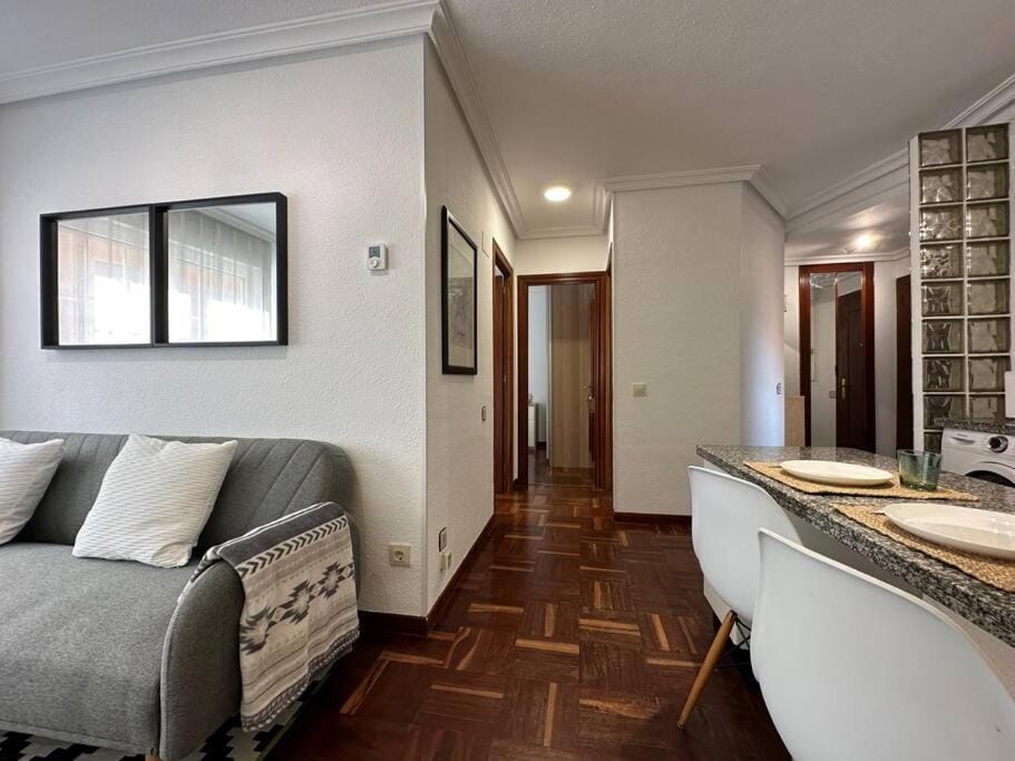 630A Apto moderno y equipado by R2R Consulting Apartment in Oviedo