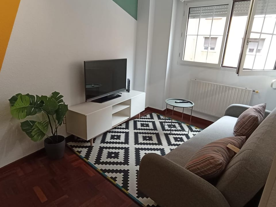 630A Apto moderno y equipado by R2R Consulting Apartment in Oviedo