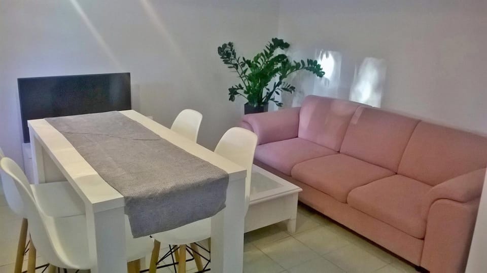 Two-bedroom apartment near Žnjan beach with parking space Apartment in Split