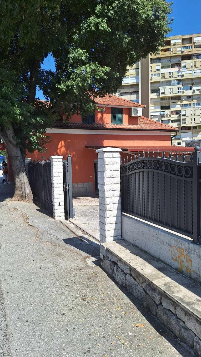 Two-bedroom apartment near Žnjan beach with parking space Apartment in Split