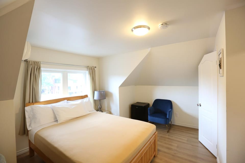 Phoebe Wang Bed and Breakfast in Toronto