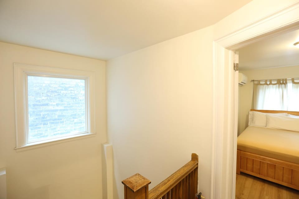 Phoebe Wang Bed and Breakfast in Toronto