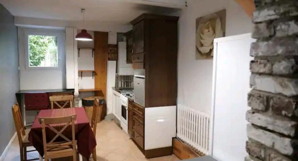 Une petite maison en ville Apartment in Montrouge