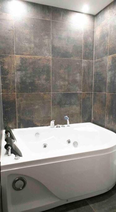 Hot Tub, Bathroom, Bath