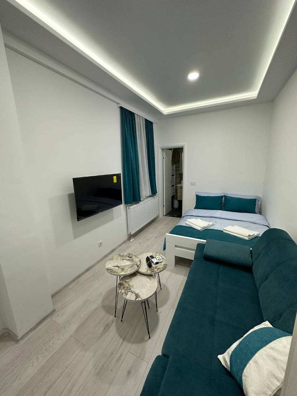 Communal lounge/ TV room, TV and multimedia, Seating area