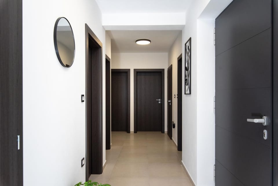 Lobby or reception, Photo of the whole room