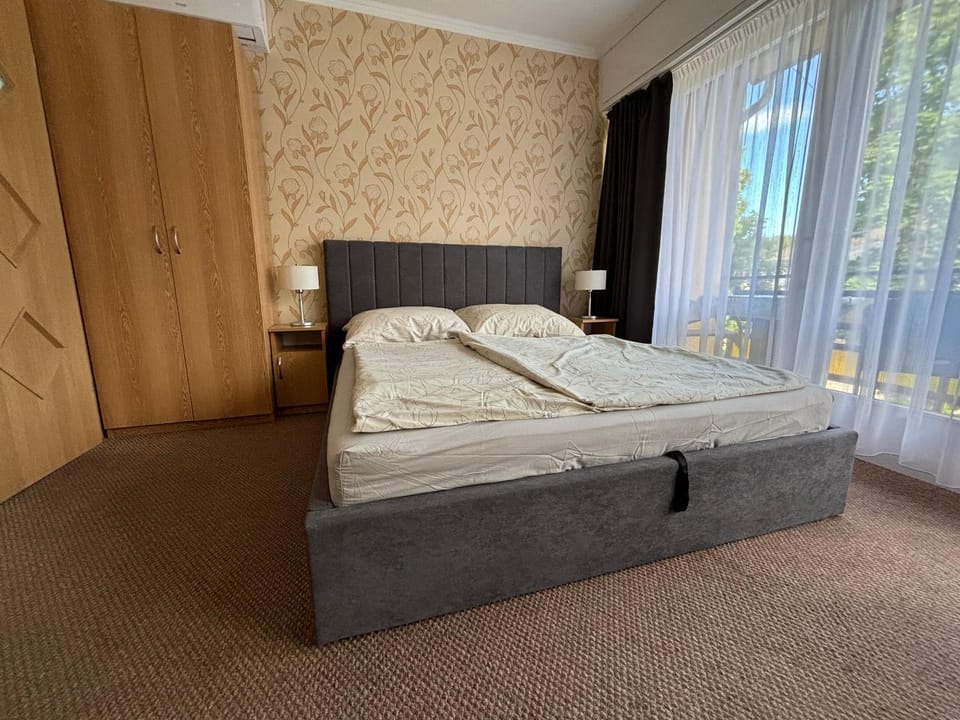 Aranypart 49-51 Apartman Apartment in Siófok