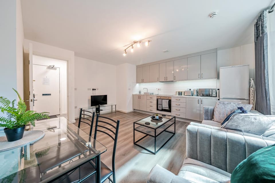 Coffee/tea facilities, Kitchen or kitchenette, Living room, Seating area, Dining area, stove