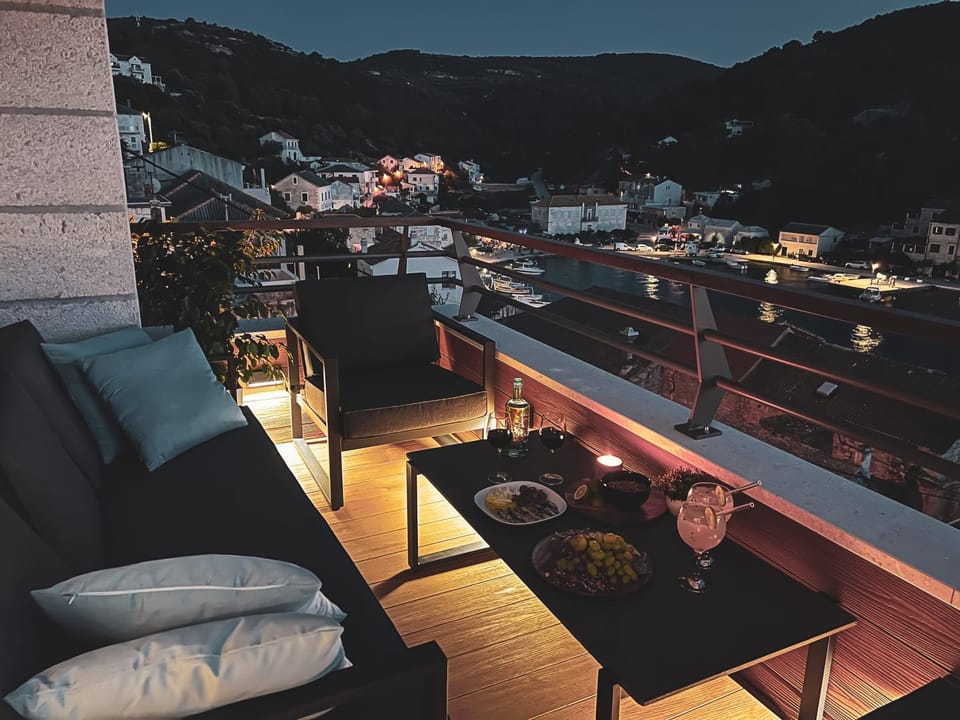Night, Balcony/Terrace