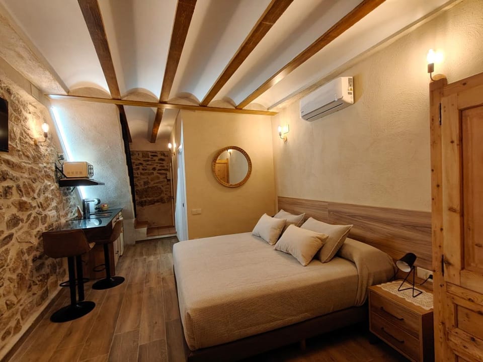 Bed, Living room, Photo of the whole room, Seating area, Bedroom, kitchen, air conditioner