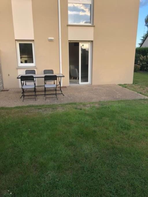 Appartement au RDC avec jardin clos, au calme. Apartment in Brittany
