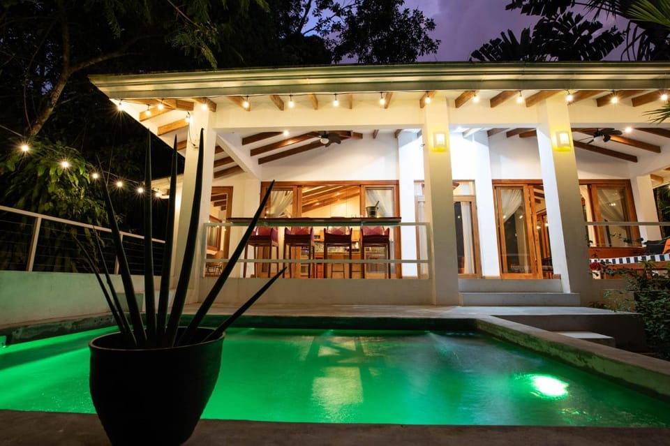 Tropical Casa Ventanas with private pool in MA Villa in Quepos