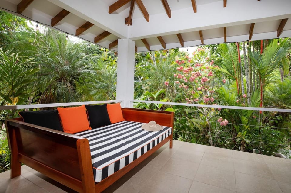 Tropical Casa Ventanas with private pool in MA Villa in Quepos