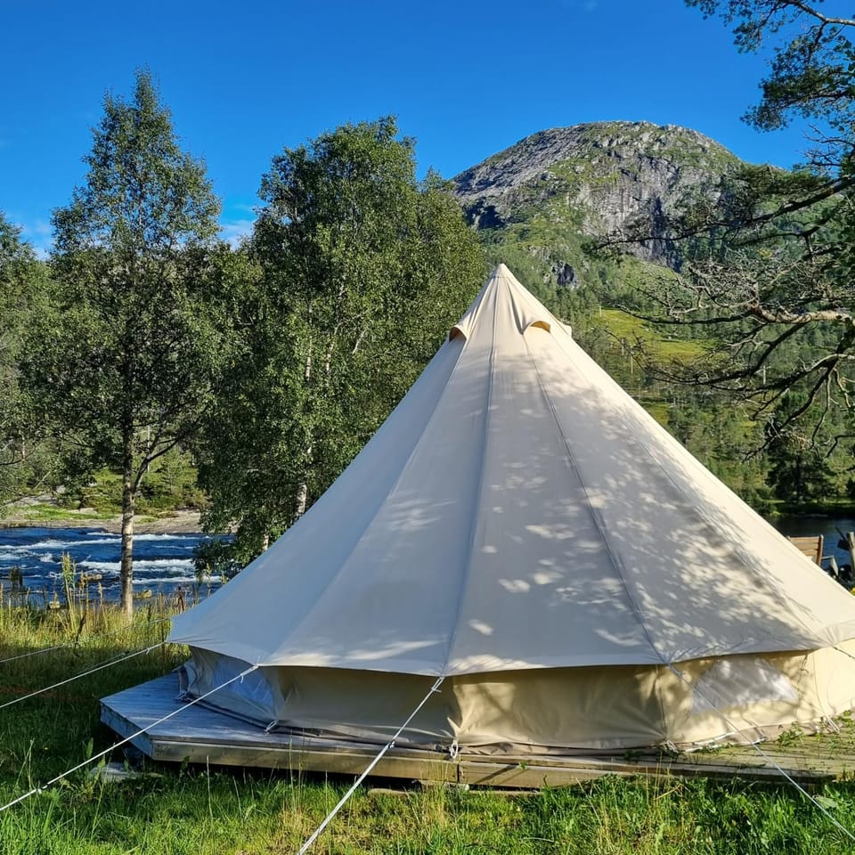 Flatheim Glamping Luxury tent in Vestland