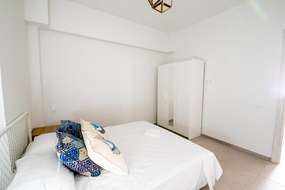 Bed, Photo of the whole room, Bedroom, towels, wardrobe