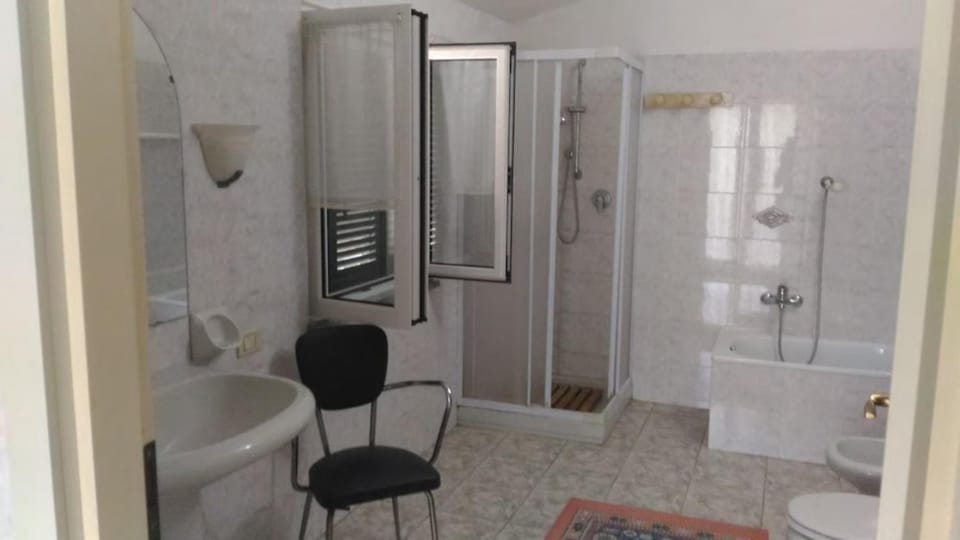 Bathroom, Living room