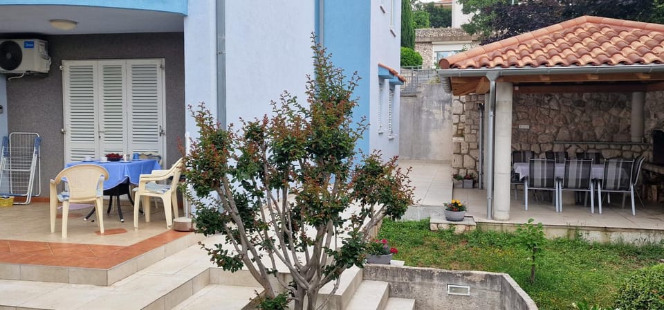 Property building, Patio, Garden, Balcony/Terrace, Garden view