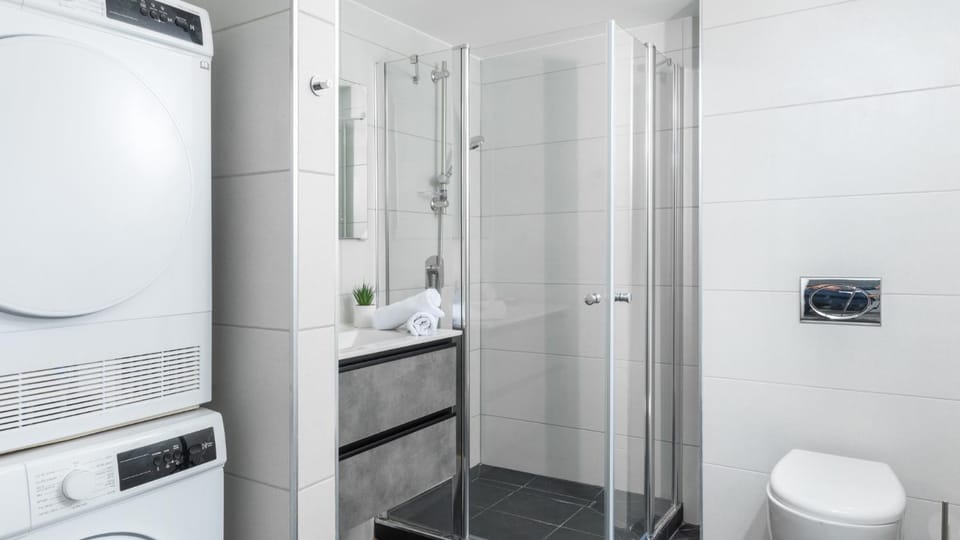 Shower, Bathroom, washing machine, dryer