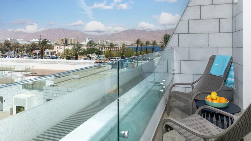 Natural landscape, Balcony/Terrace, Mountain view, Pool view, Swimming pool