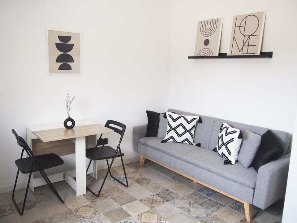 Living room, Seating area, Dining area, hair dresser