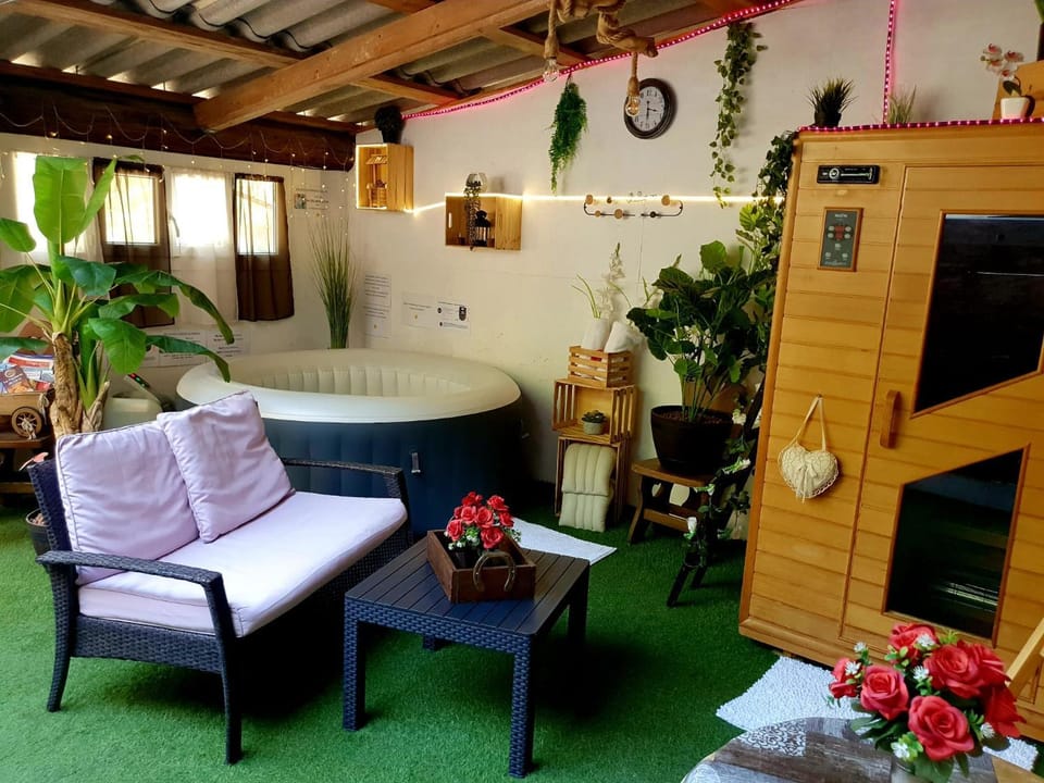 Sauna, Spa and wellness centre/facilities, Seating area