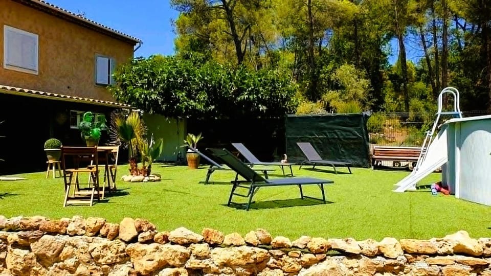 Property building, Garden, Garden view, Swimming pool, Swimming pool, sunbed