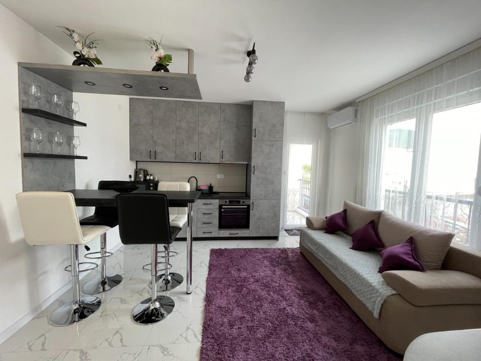 Wistaria Hill Apartment in Kotor Municipality