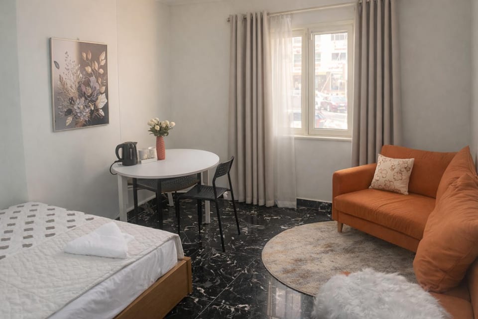Photo of the whole room, Dining area, Bedroom