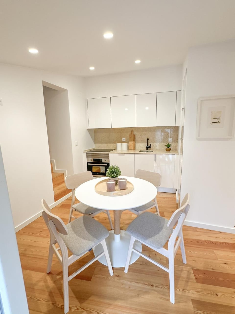 Kitchen or kitchenette, Dining area, stove