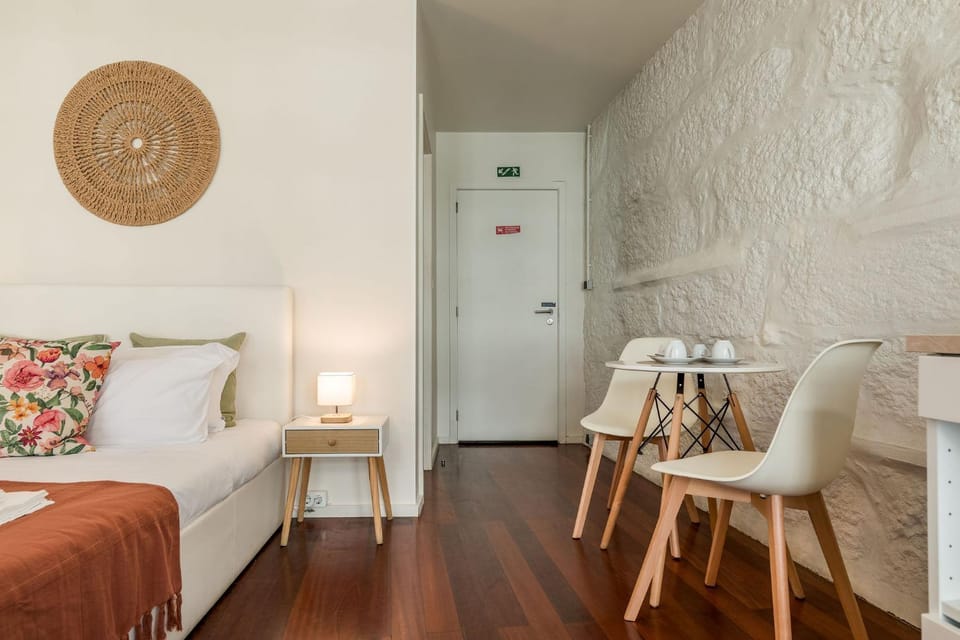 Bed, Photo of the whole room, Dining area, Bedroom
