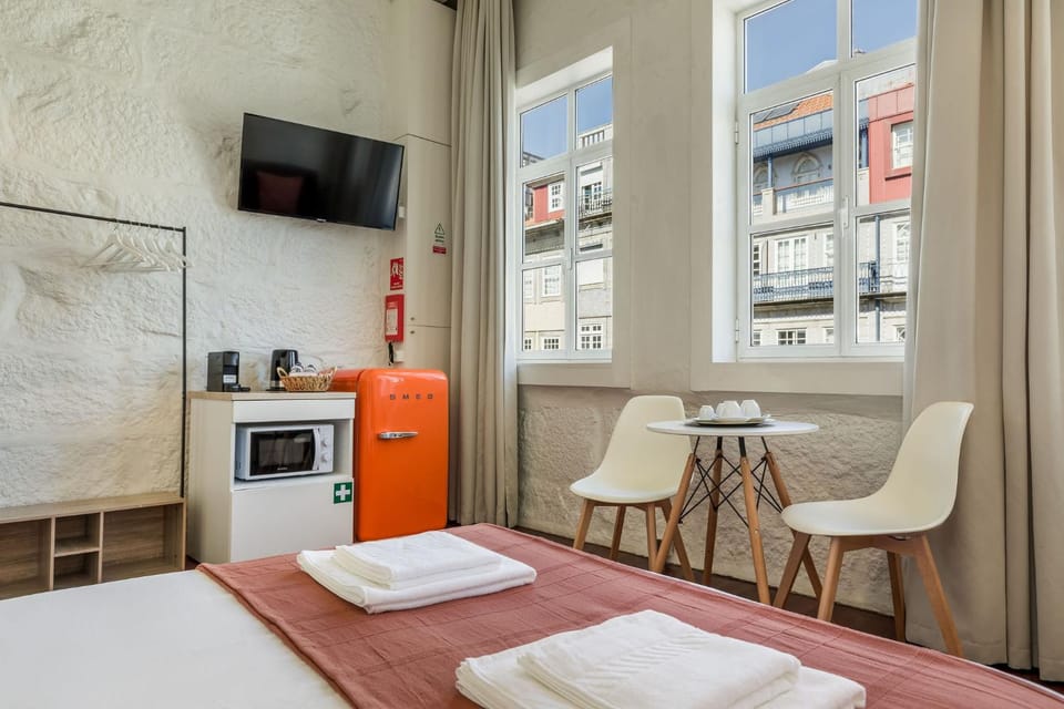 Bed, TV and multimedia, Photo of the whole room, Dining area, Bedroom, minibar, towels