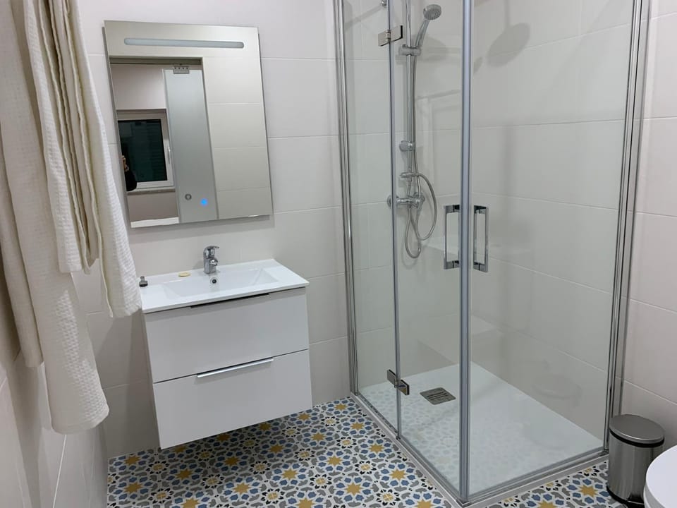 Shower, Bathroom, towels
