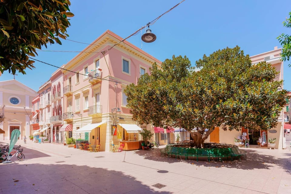 Property building, Day, Neighbourhood, Street view, Location