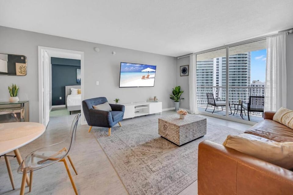 Ocean front private unit Apartment in Brickell