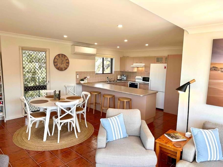 'Serenity Now' Shoal Bay Beach Front with All Linen, WiFi and Air Con Apartment in Shoal Bay