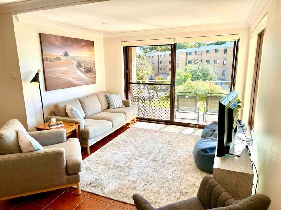 'Serenity Now' Shoal Bay Beach Front with All Linen, WiFi and Air Con Apartment in Shoal Bay