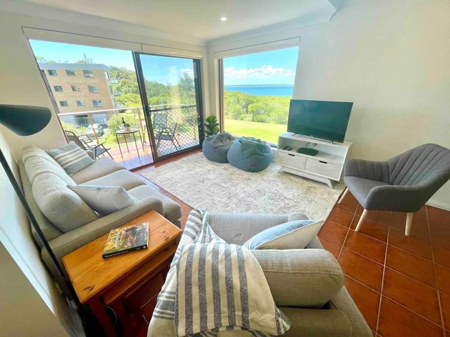 'Serenity Now' Shoal Bay Beach Front with All Linen, WiFi and Air Con Apartment in Shoal Bay