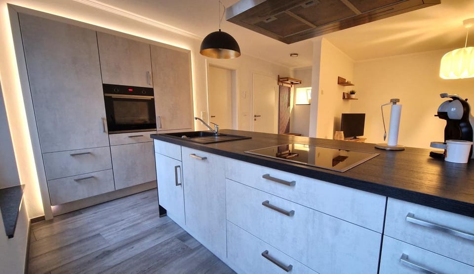 Kitchen or kitchenette, pet friendly, stove