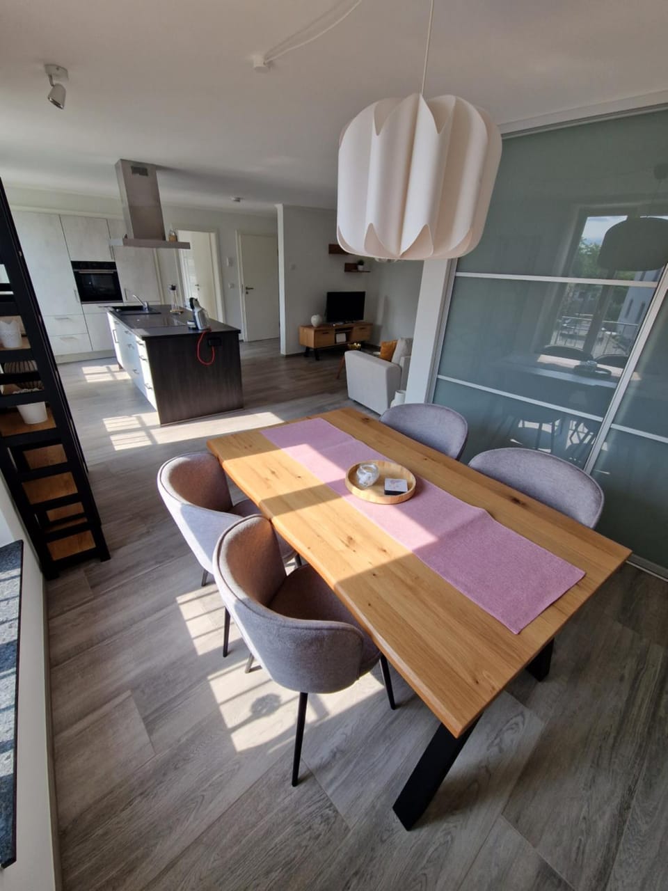 Seating area, Dining area