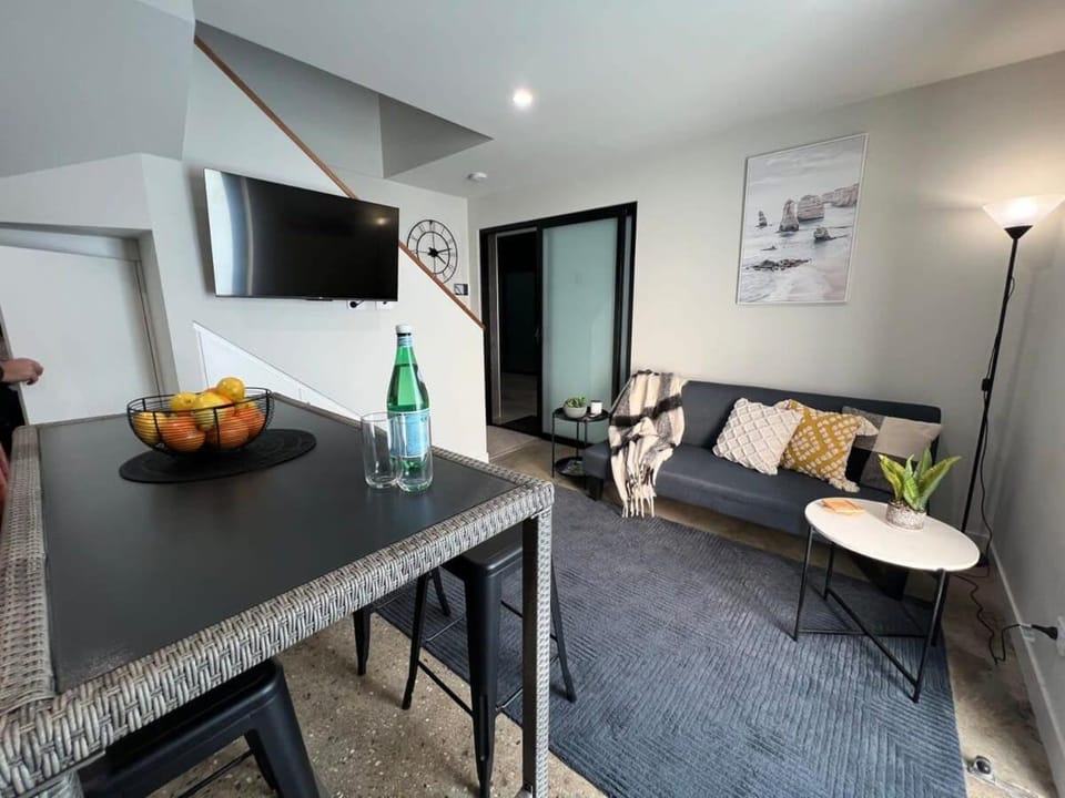 TV and multimedia, Living room, Dining area