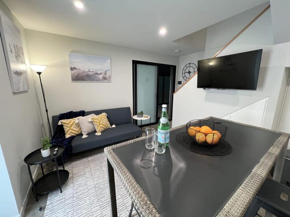 TV and multimedia, Living room, Dining area