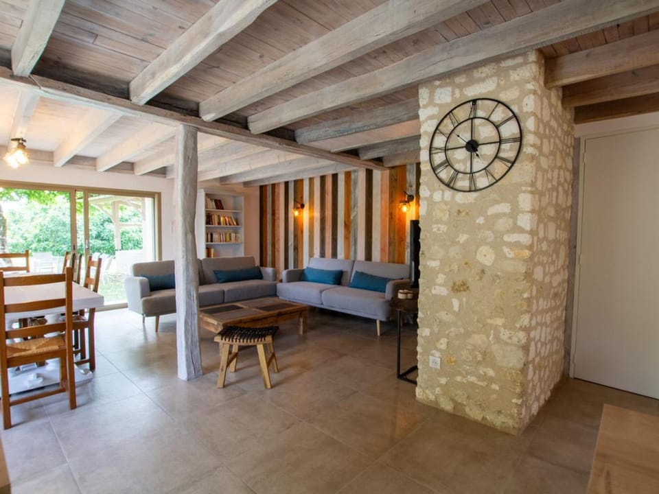 Grande maison avec piscine et étang privé, proche de Brantôme - FR-1-616-332 House in Nouvelle-Aquitaine