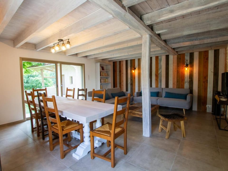 Grande maison avec piscine et étang privé, proche de Brantôme - FR-1-616-332 House in Nouvelle-Aquitaine