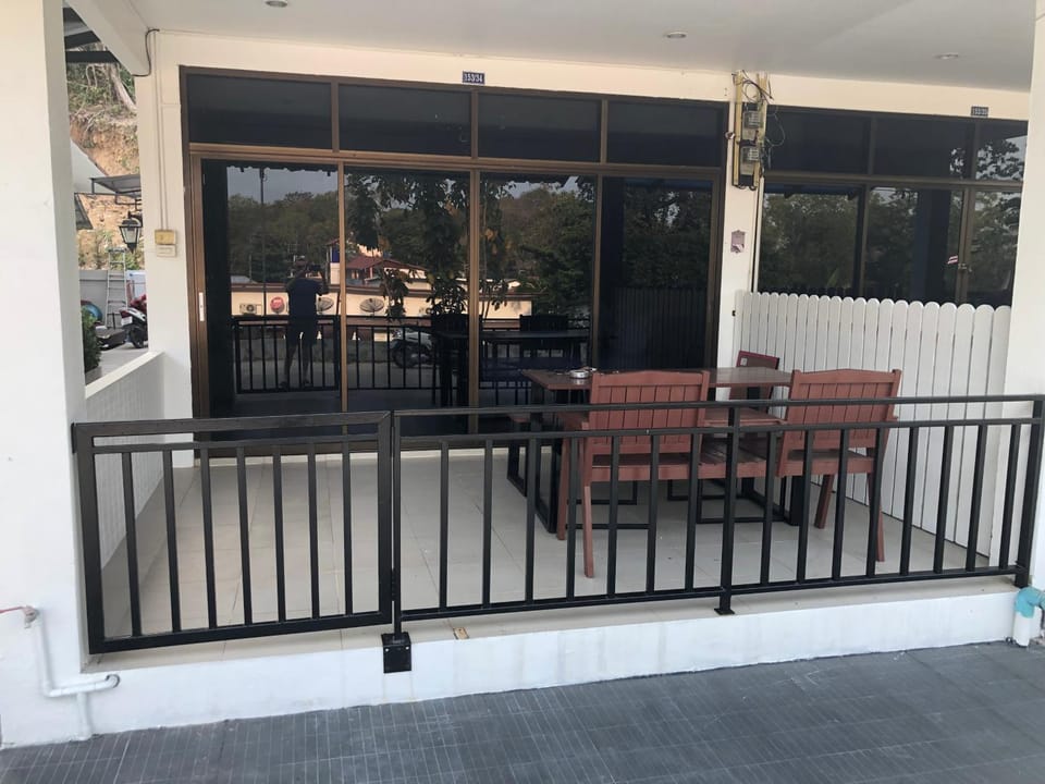 Bluemoon 5 minutes walk to the beach Apartment in Phe