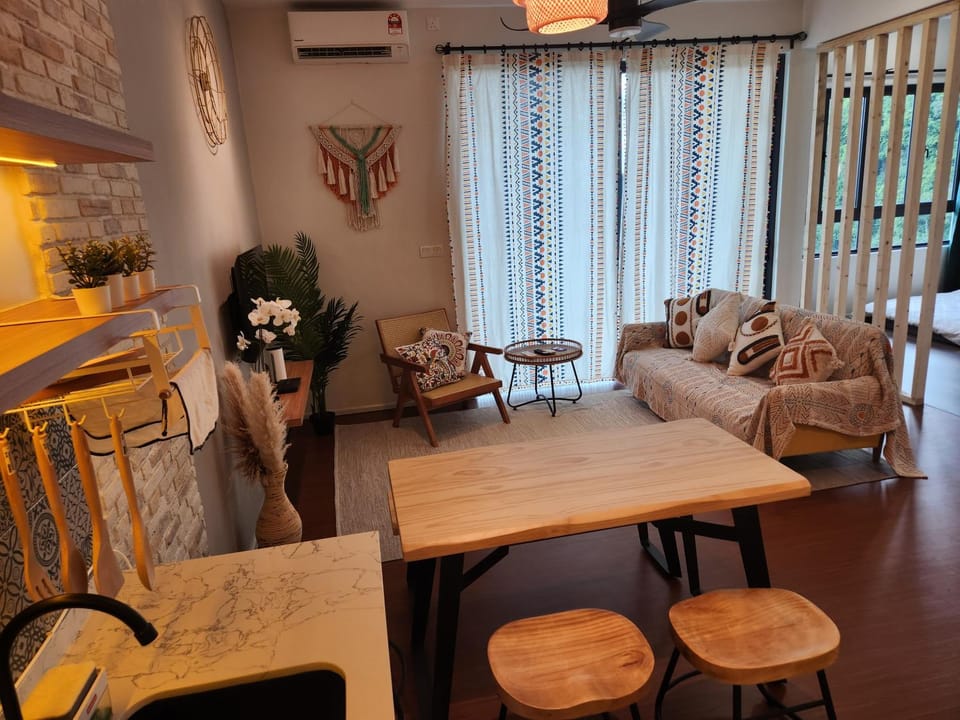 Living room, Seating area, Dining area, air conditioner