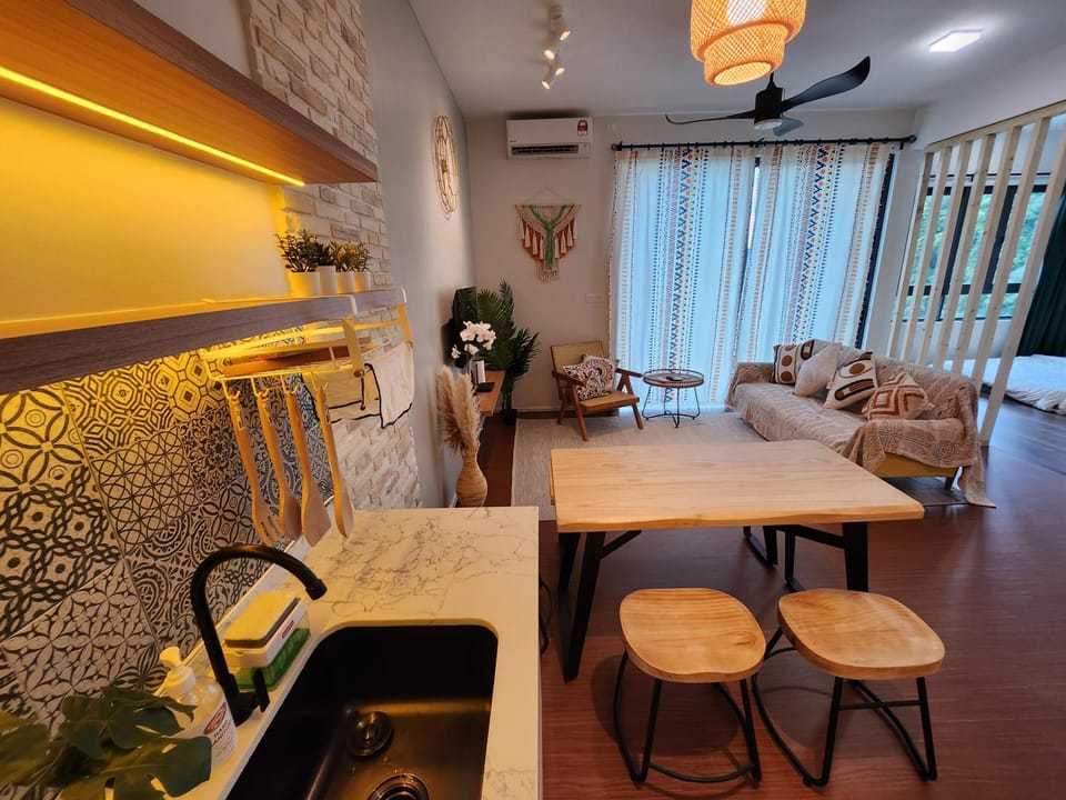 Living room, Dining area