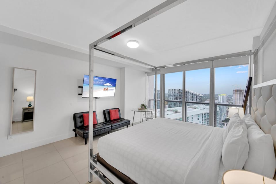 Highest floor Icon W Brickell Location Apartment in Brickell