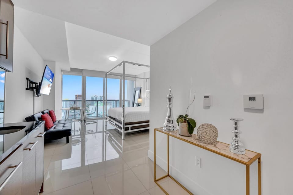 Highest floor Icon W Brickell Location Apartment in Brickell