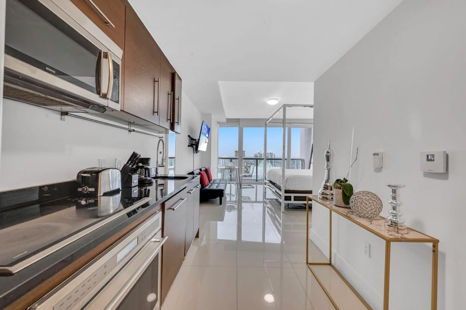 Highest floor Icon W Brickell Location Apartment in Brickell