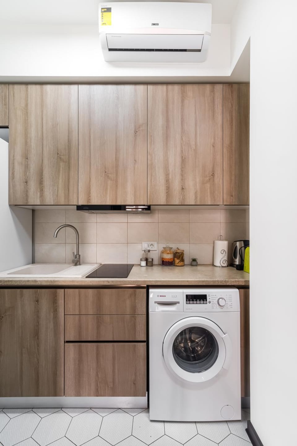 Kitchen or kitchenette, washing machine